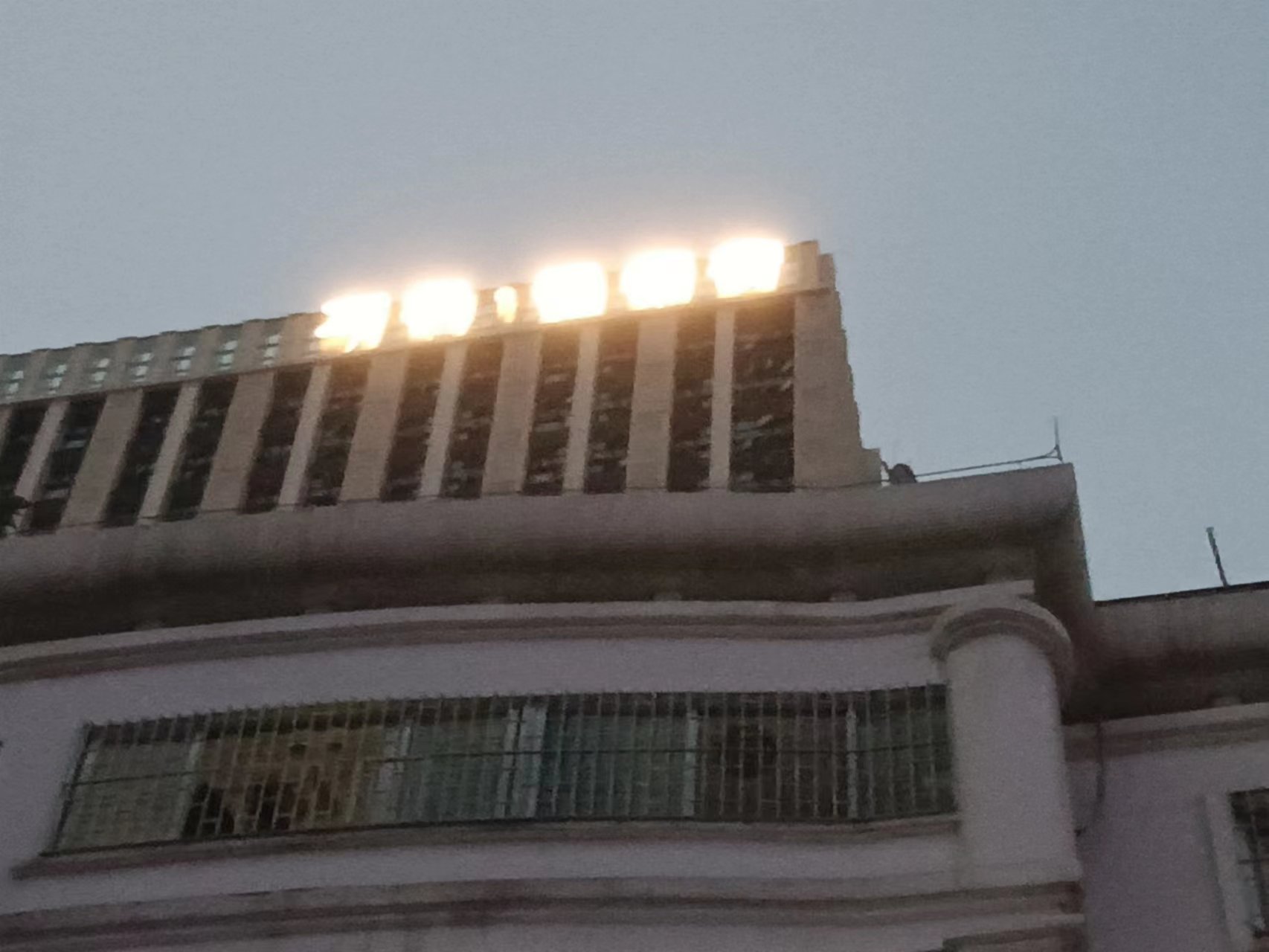 万科悦都荟户外楼宇LED冲孔发光字制作厂家